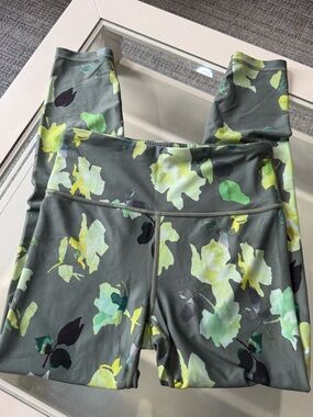 Athleta green floral leggings